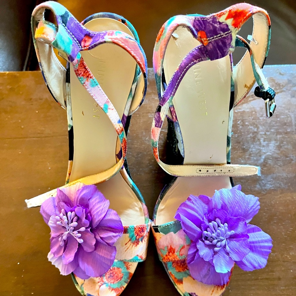 nine west - wedge heels - size 5 1/2 - w/appliqué